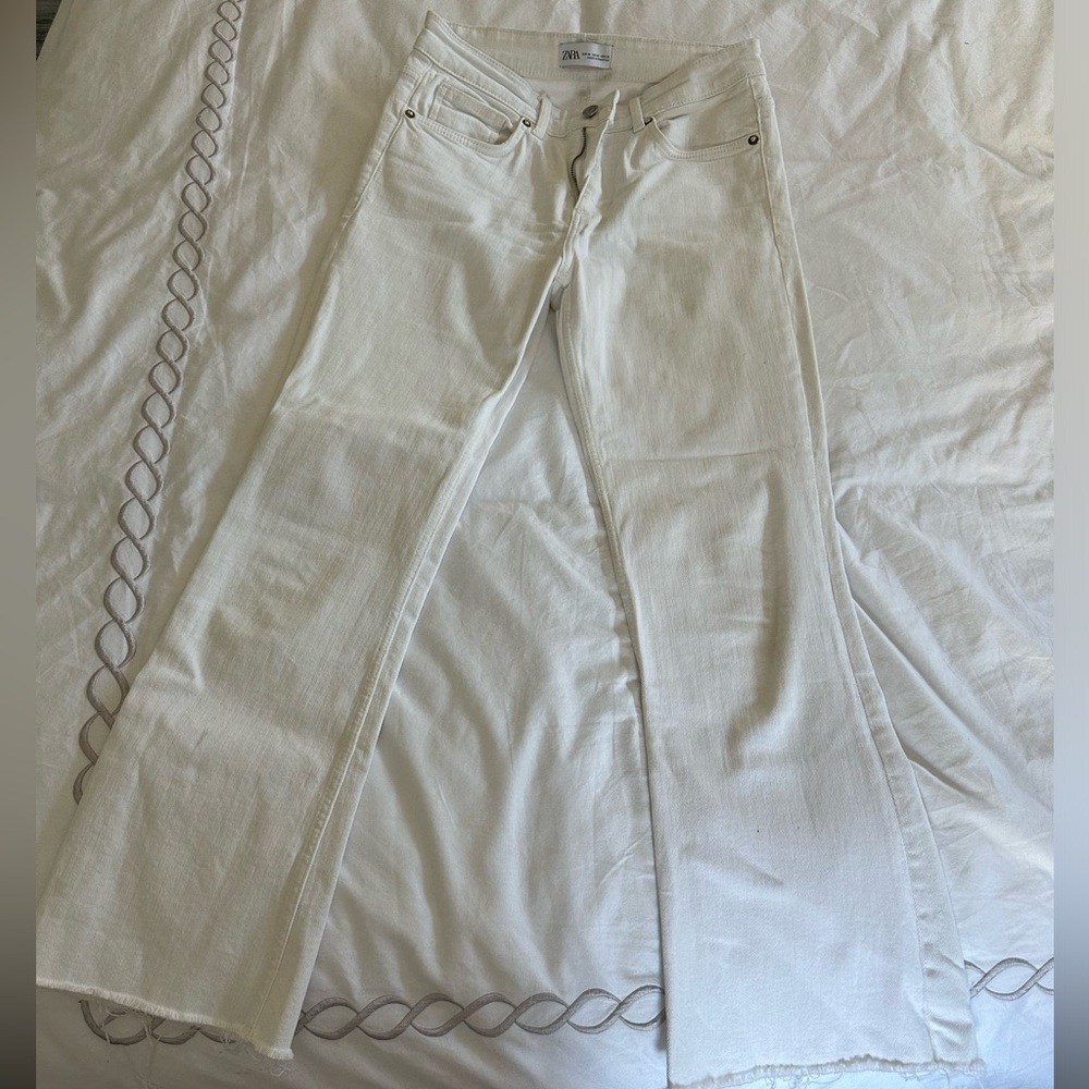 Zara White High-Waist Flared Jeans